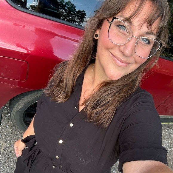 Meet your Posher, Jennifer - Picture 4 of 5